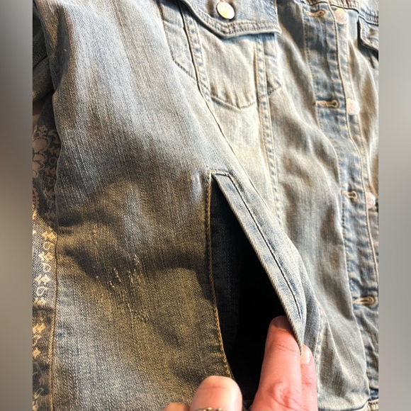 Nanette Lepore Women's Distressed Blue Denim Jacket wPaisley Pattern Size 1X - Picture 4 of 16